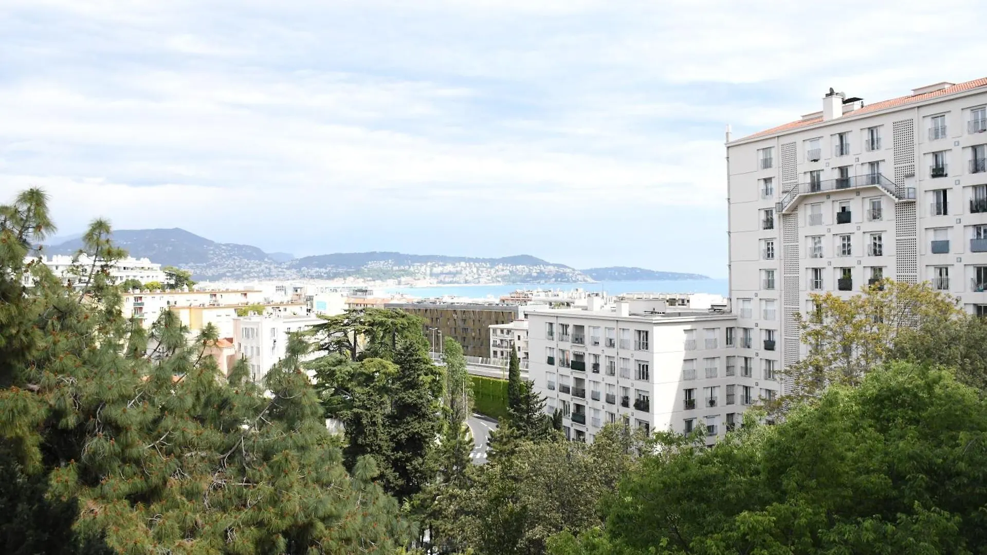 4 couchages superbe résidence proche de la mer VUE MER Nizza